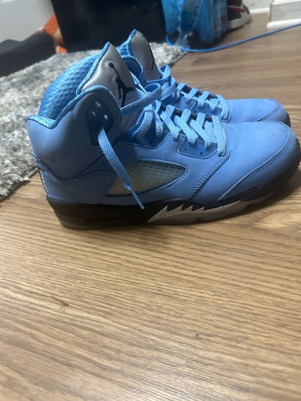 Jordan Men Retro 5 Sneakers Unc